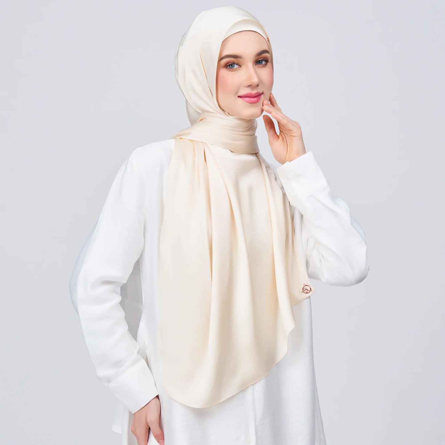 Instant Tag & Go Shawl | Satin Bulle in Bridal Cream | Batch 1