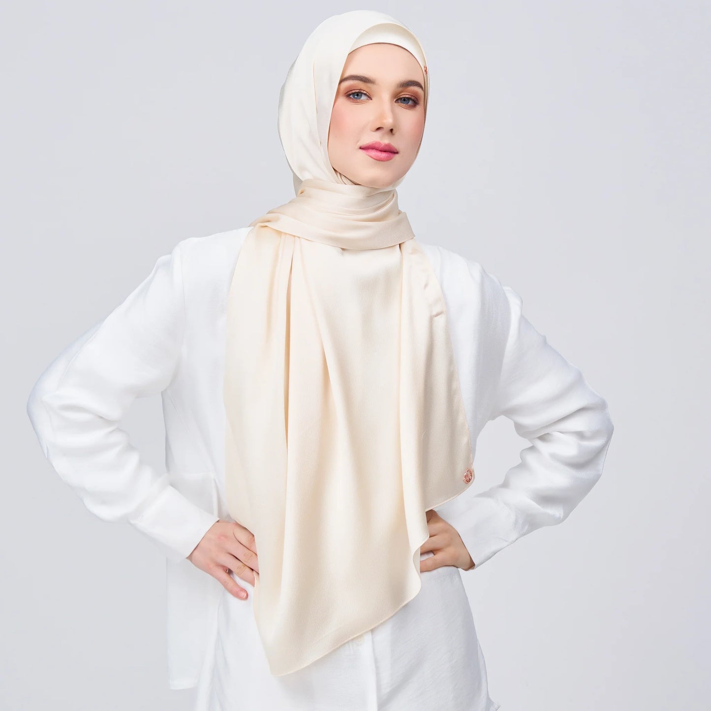 Instant Tag & Go Shawl | Satin Bulle in Bridal Cream | Batch 1