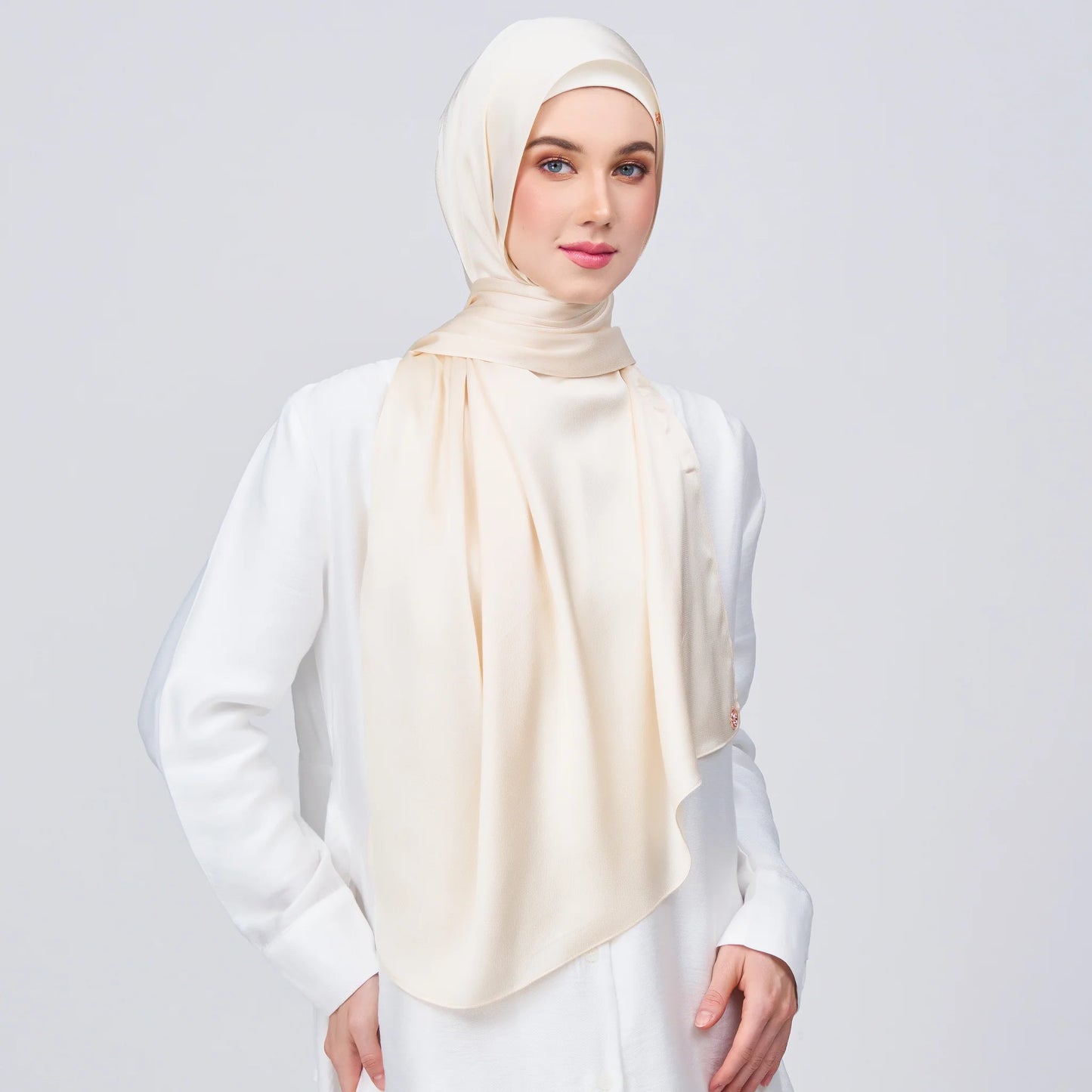 Instant Tag & Go Shawl | Satin Bulle in Bridal Cream | Batch 1