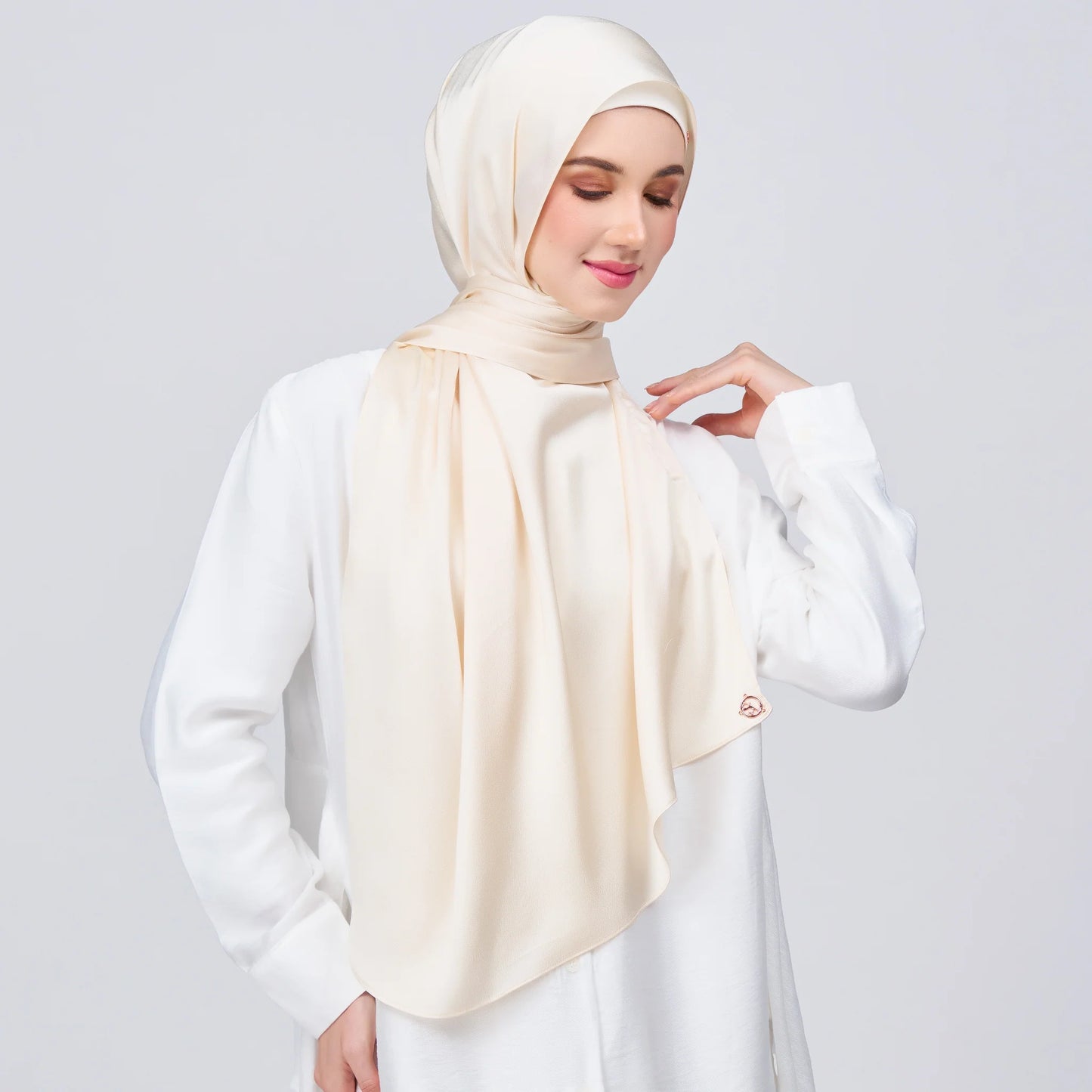 Instant Tag & Go Shawl | Satin Bulle in Bridal Cream | Batch 1
