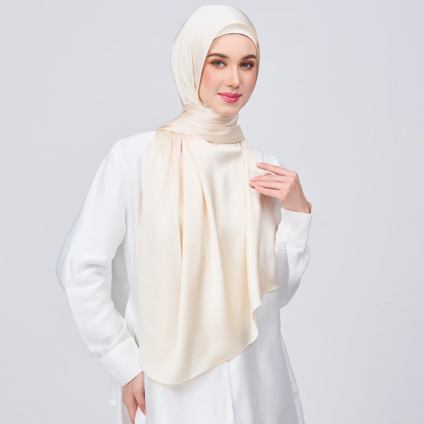 Instant Tag & Go Shawl | Satin Bulle in Bridal Cream | Batch 1