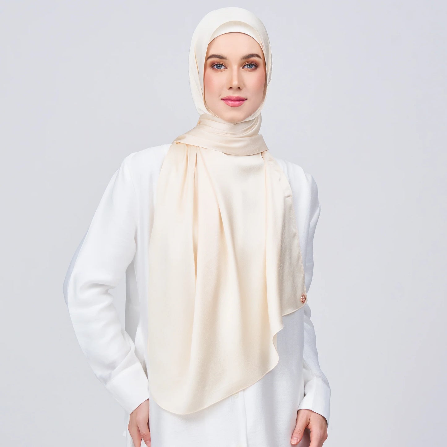 Instant Tag & Go Shawl | Satin Bulle in Bridal Cream | Batch 1
