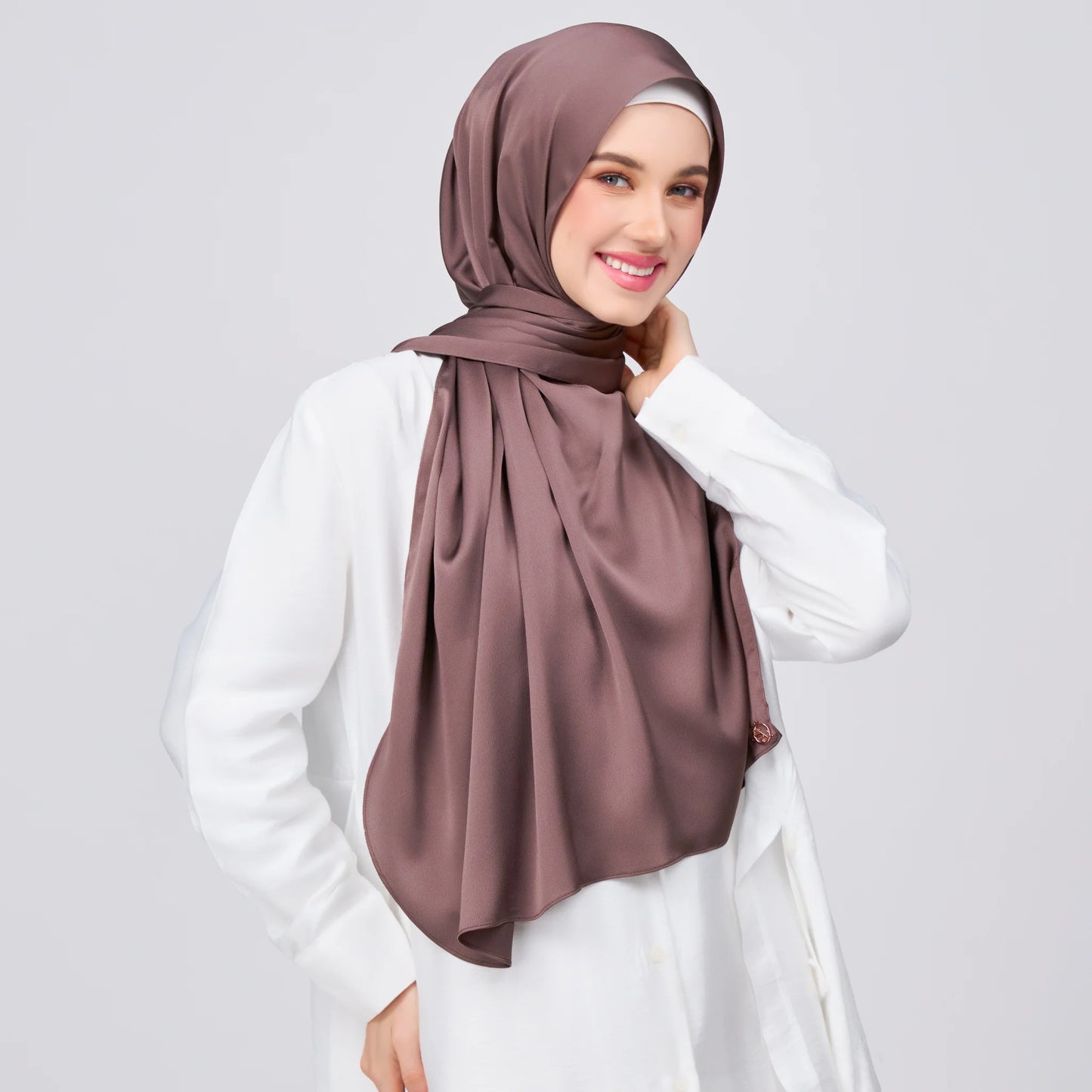 Instant Tag & Go Shawl | Satin Bulle in Deep Brown | Batch 1