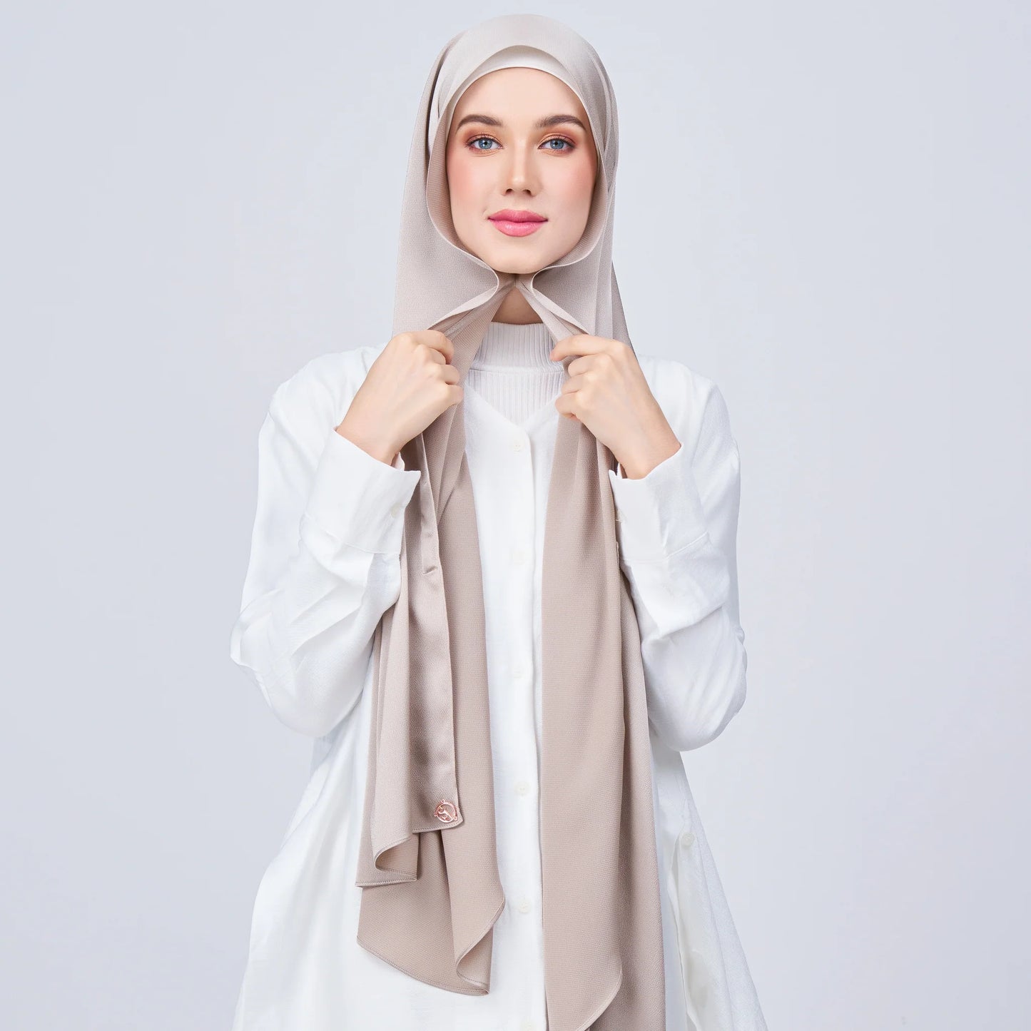 Instant Tag & Go Butterfly | Satin Bulle in Elegant Taupe | Batch 1