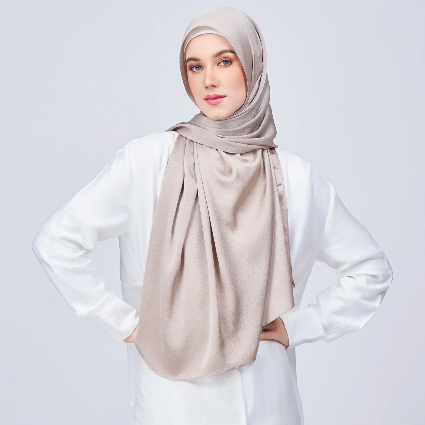 Instant Tag & Go Butterfly | Satin Bulle in Elegant Taupe | Batch 1
