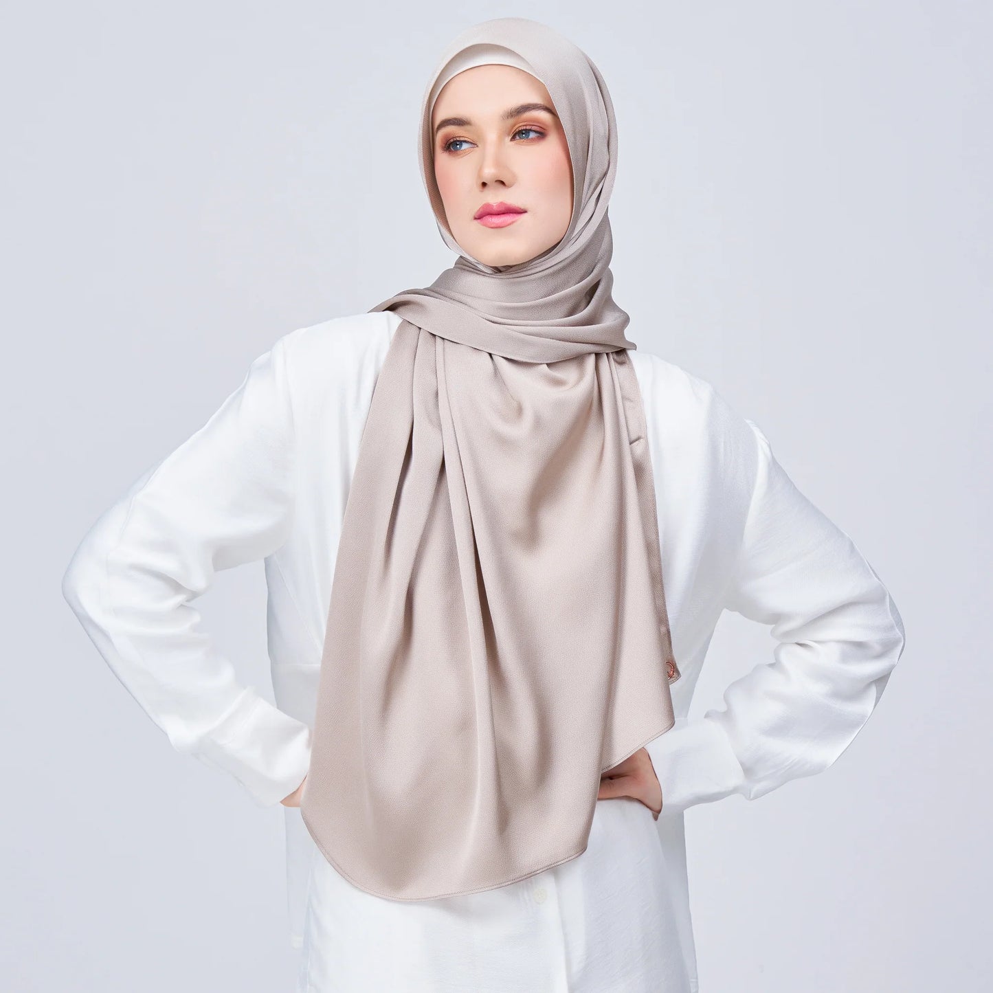 Instant Tag & Go Butterfly | Satin Bulle in Elegant Taupe | Batch 1