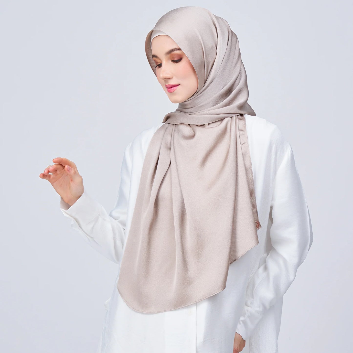 Instant Tag & Go Butterfly | Satin Bulle in Elegant Taupe | Batch 1