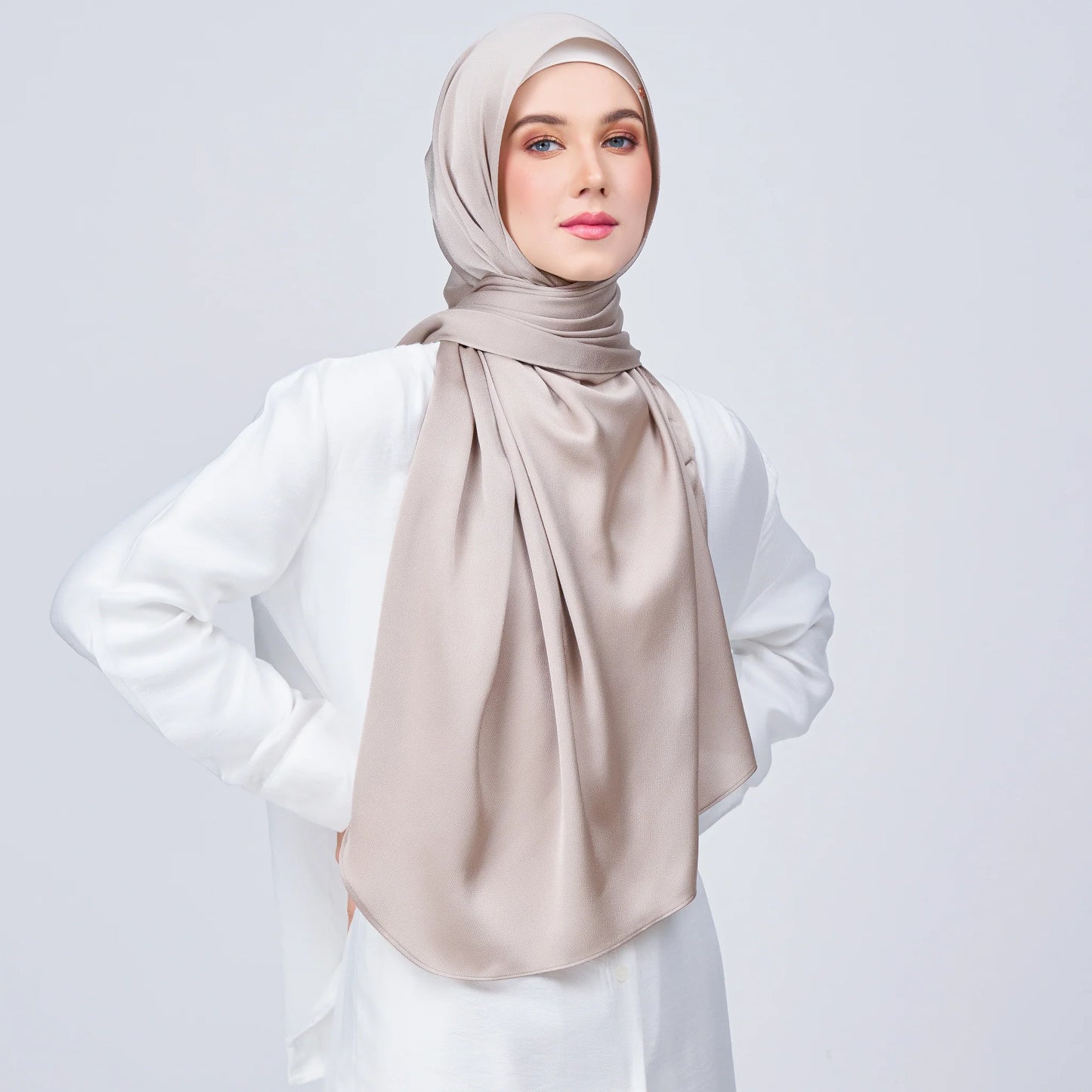 Instant Tag & Go Butterfly | Satin Bulle in Elegant Taupe | Batch 1