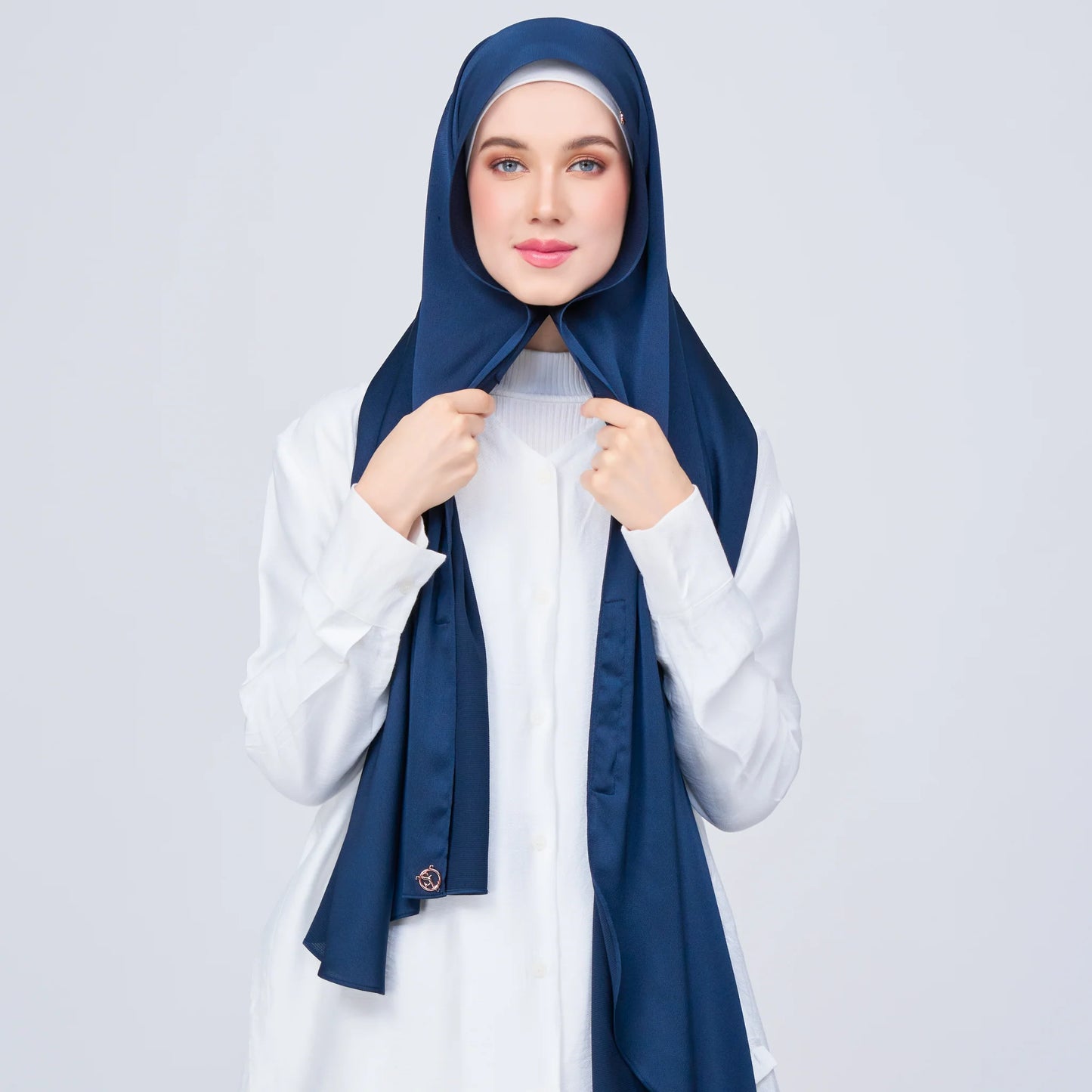Instant Tag & Go Shawl | Satin Bulle in Midnight Blue | Batch 1