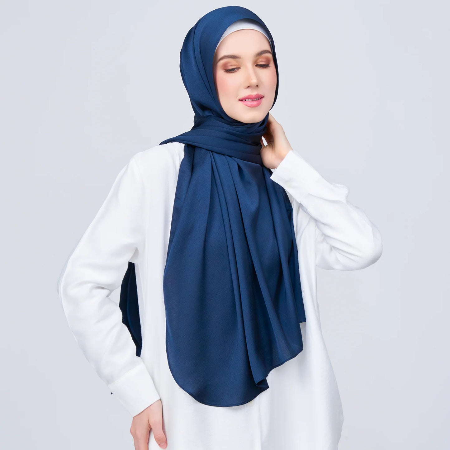 Instant Tag & Go Shawl | Satin Bulle in Midnight Blue | Batch 1