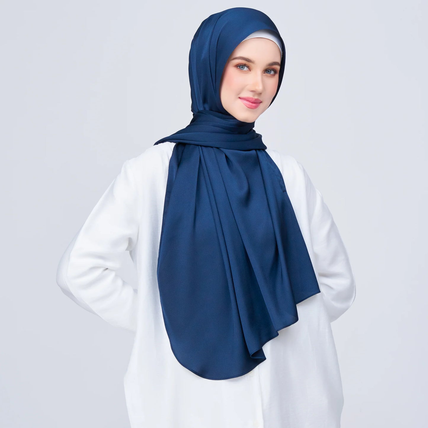 Instant Tag & Go Shawl | Satin Bulle in Midnight Blue | Batch 1