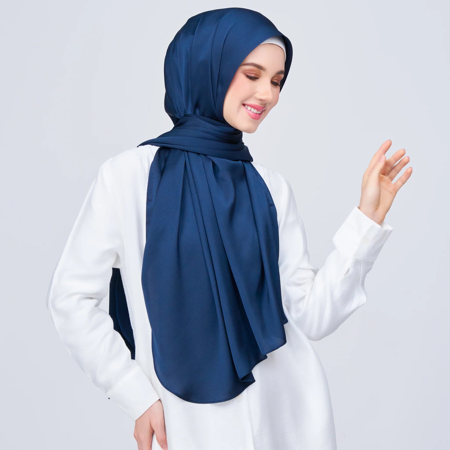 Instant Tag & Go Shawl | Satin Bulle in Midnight Blue | Batch 1