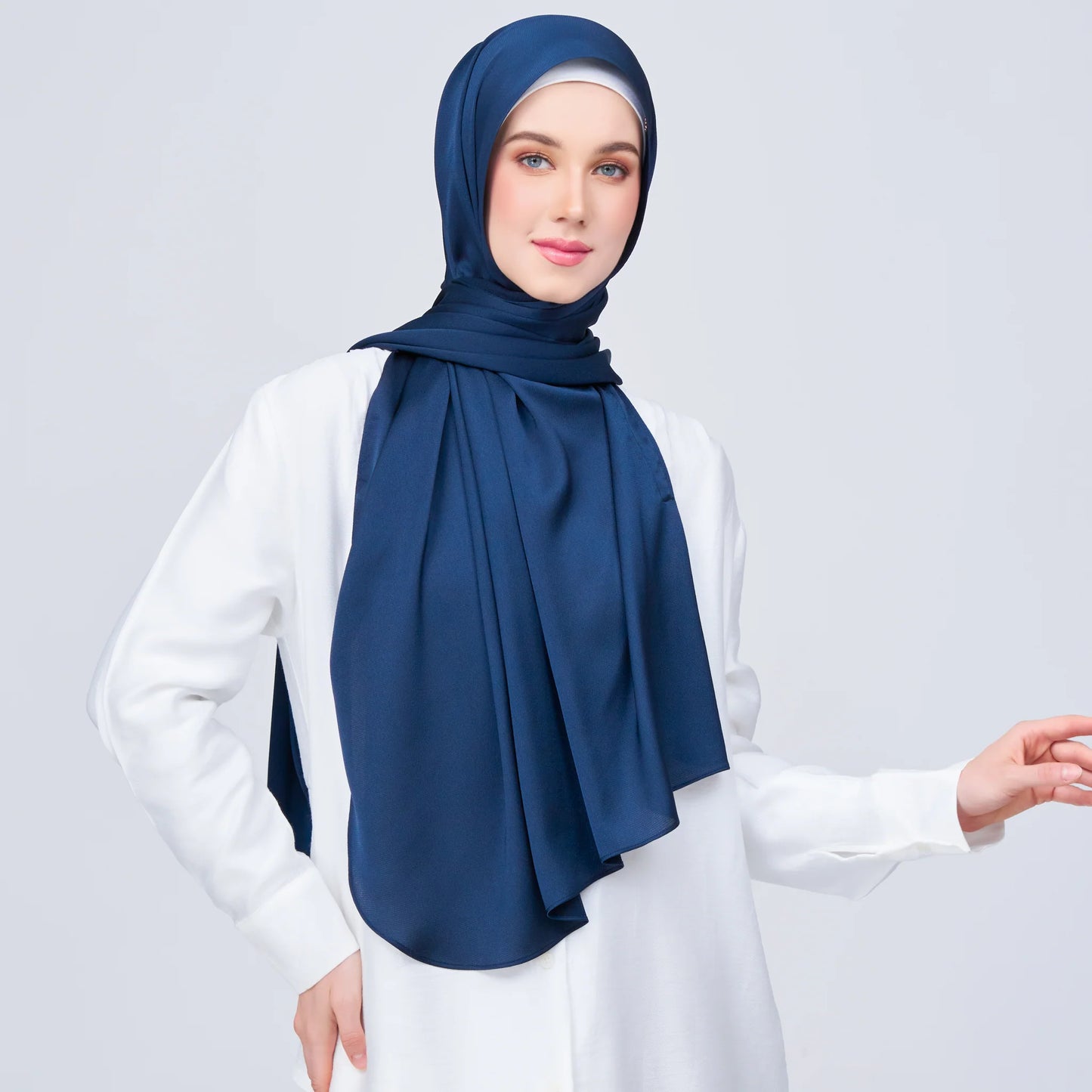 Instant Tag & Go Shawl | Satin Bulle in Midnight Blue | Batch 1