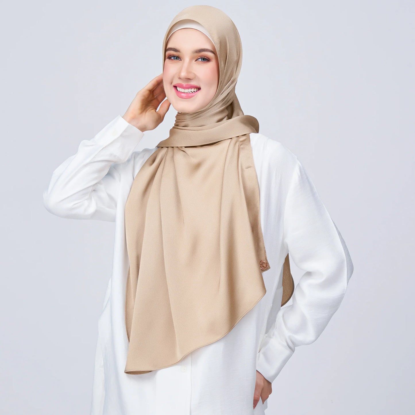 Instant Tag & Go Shawl | Satin Bulle in Nude Chai | Batch 1