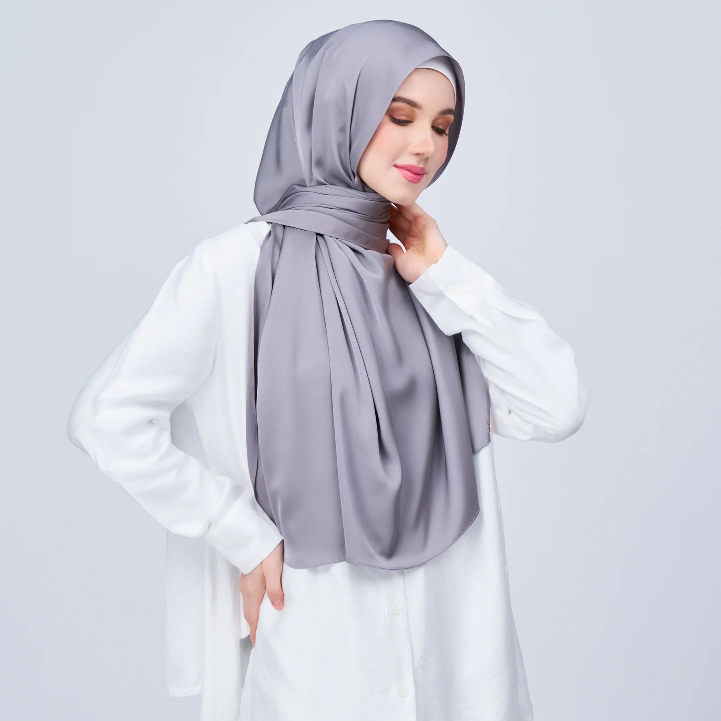 Instant Tag & Go Shawl | Satin Bulle in Stone Grey | Batch 1