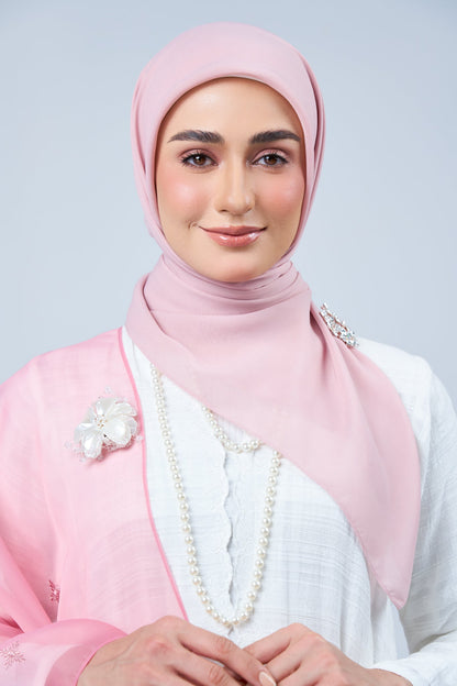 Selendang Rhea in Seroja [Dusty Pink]
