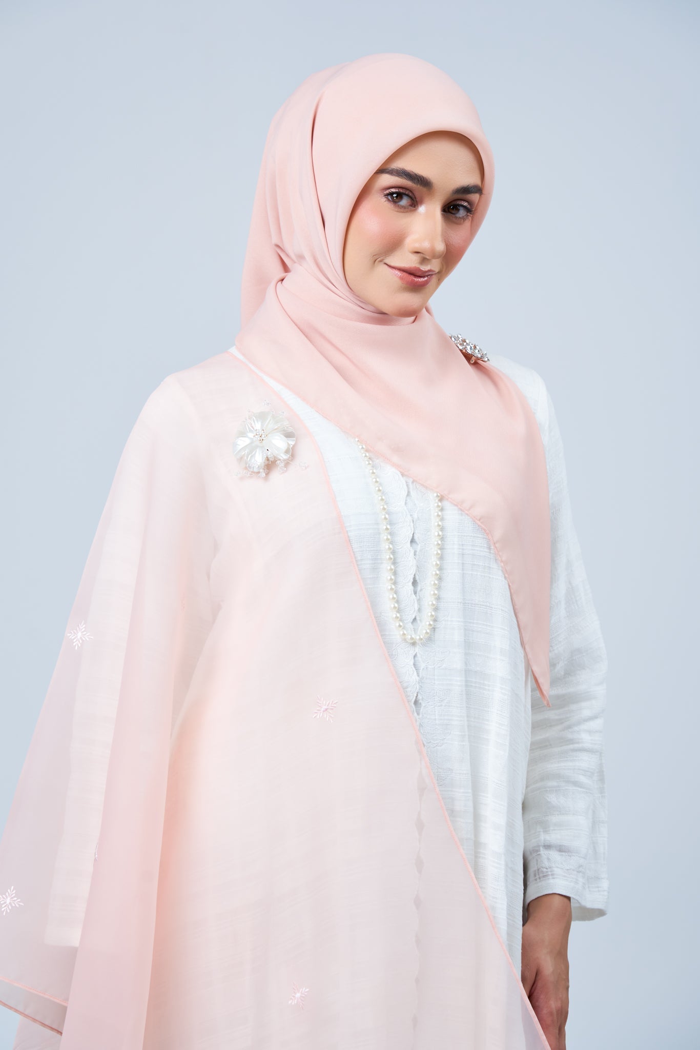 Selendang Rhea Raya Set in Ayu [Salmon Peach]