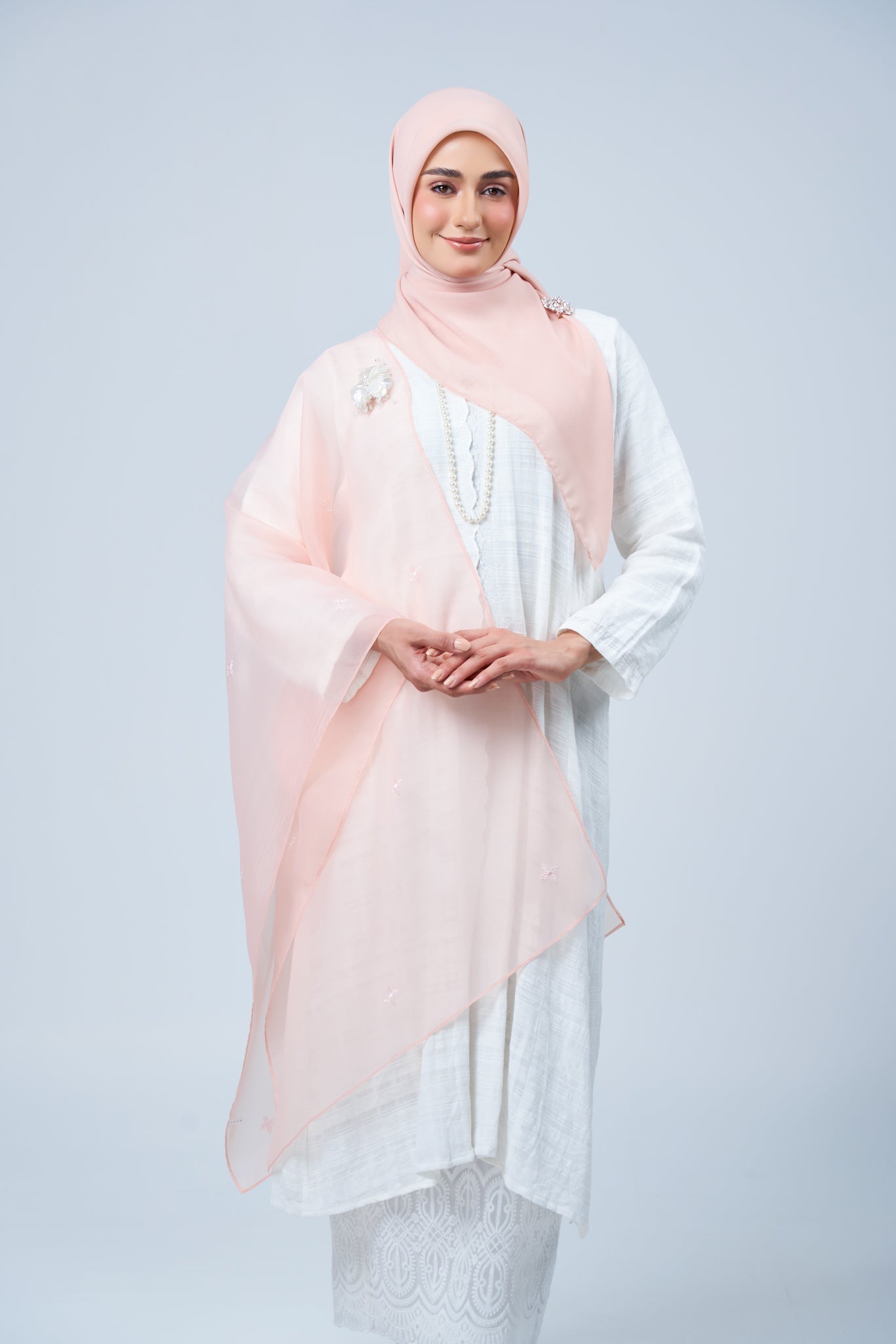 Selendang Rhea Raya Set in Ayu [Salmon Peach]