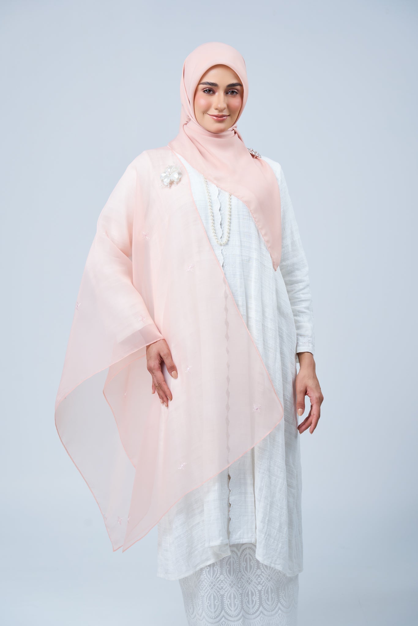 Selendang Rhea Raya Set in Ayu [Salmon Peach]