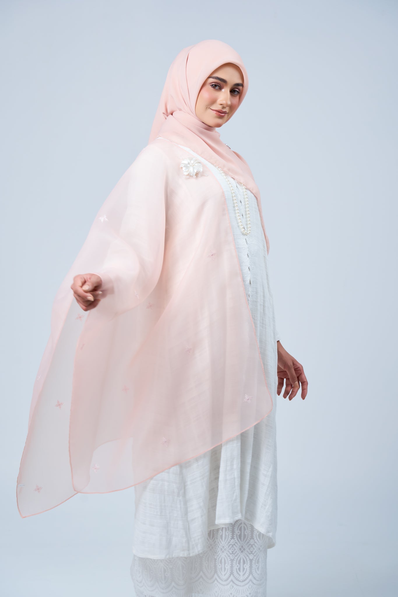 Selendang Rhea Raya Set in Ayu [Salmon Peach]