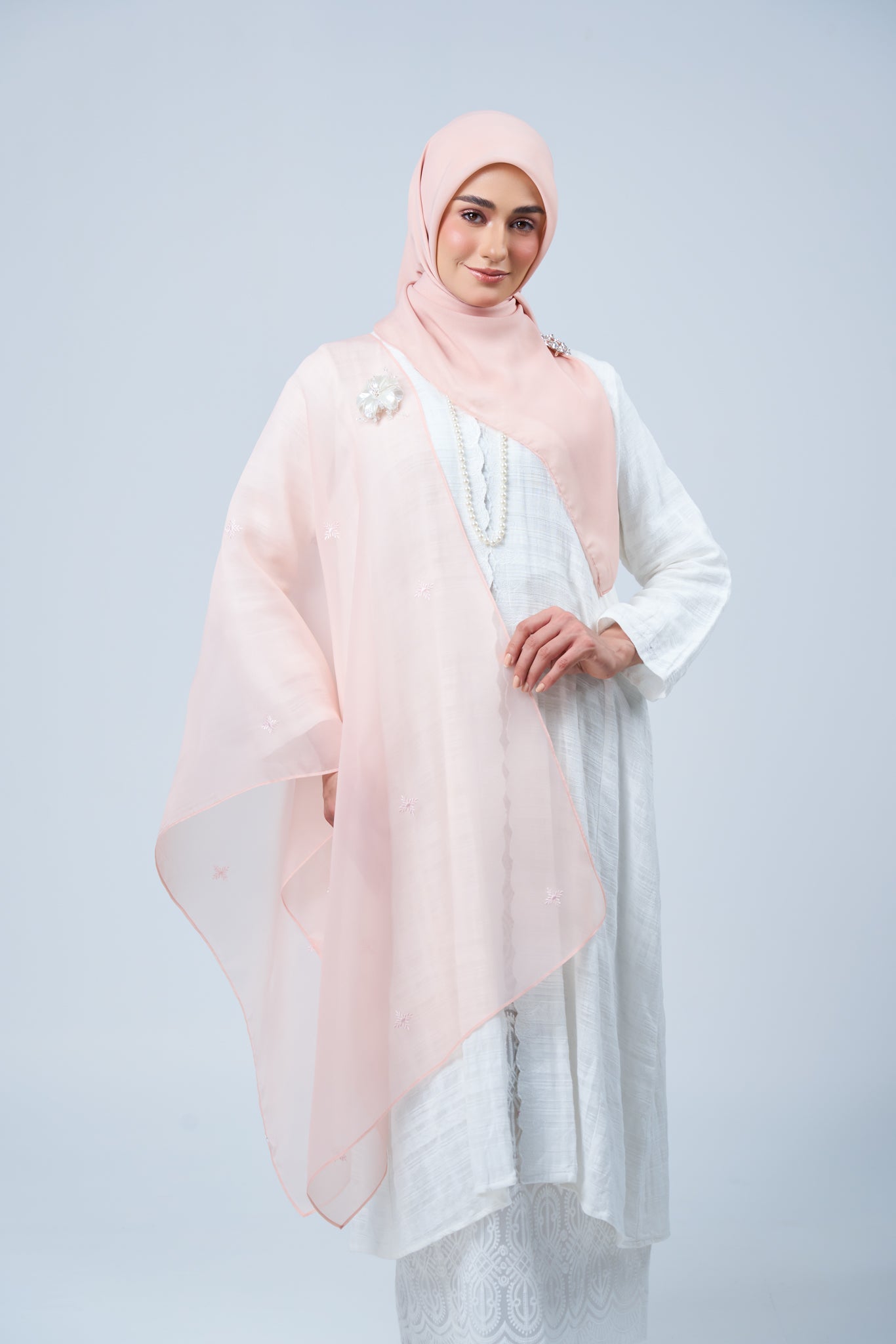 Selendang Rhea Raya Set in Ayu [Salmon Peach]