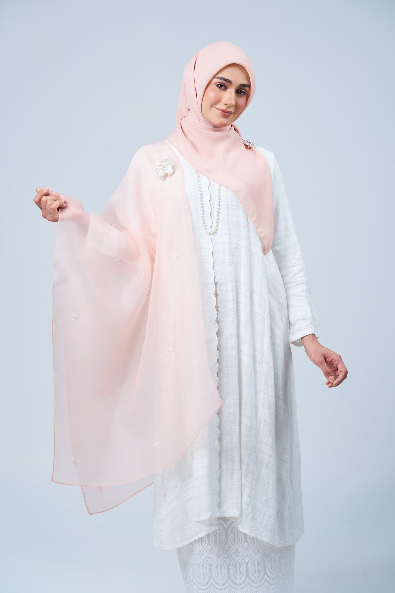 Selendang Rhea Raya Set in Ayu [Salmon Peach]