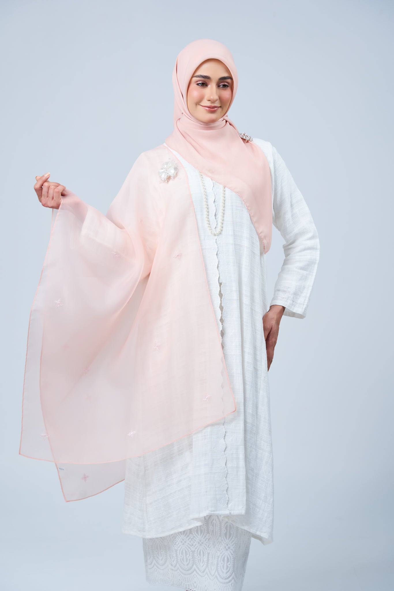 Selendang Rhea Raya Set in Ayu [Salmon Peach]