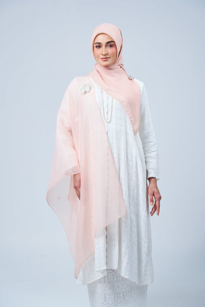 Selendang Rhea Raya Set in Ayu [Salmon Peach]