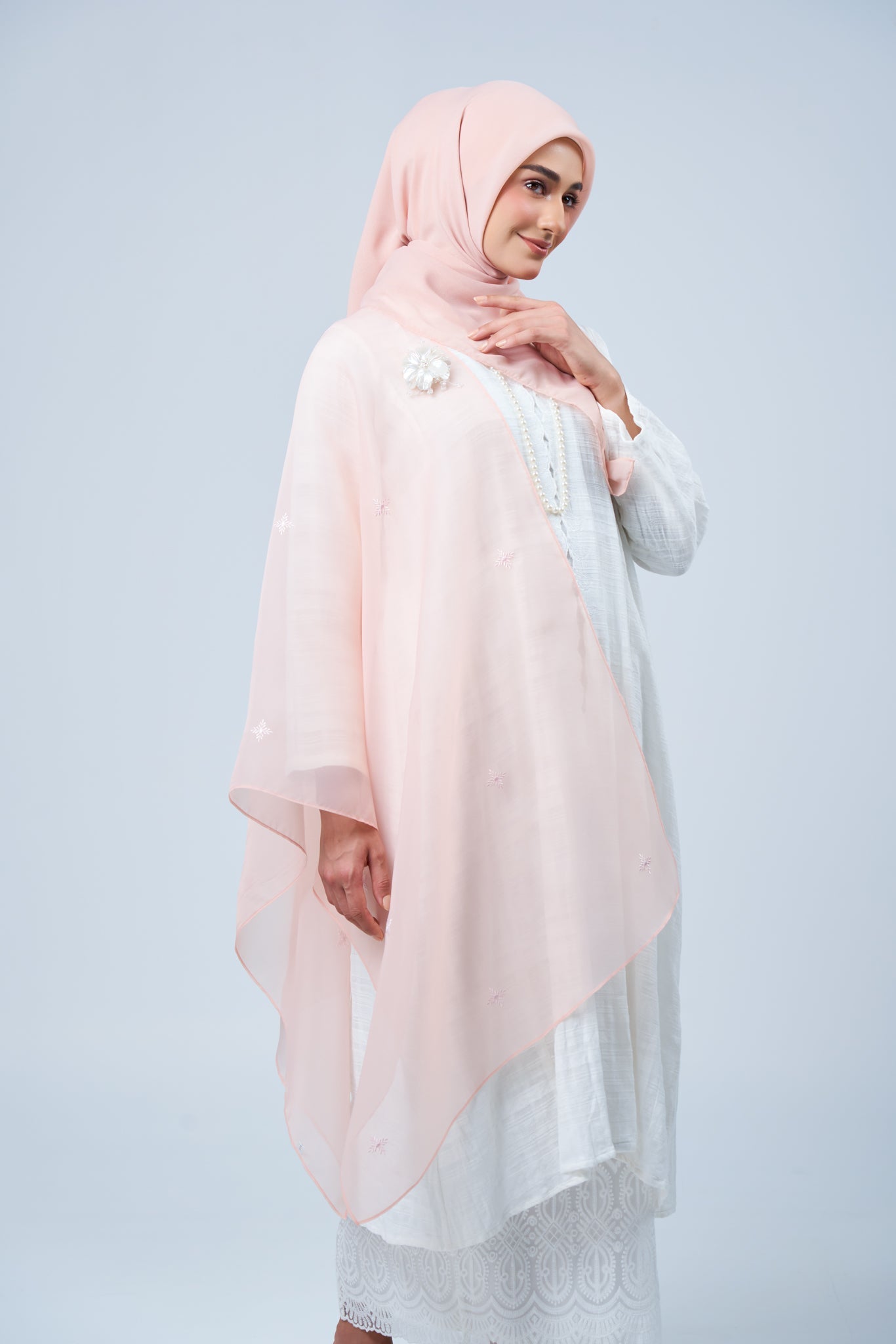 Selendang Rhea Raya Set in Ayu [Salmon Peach]