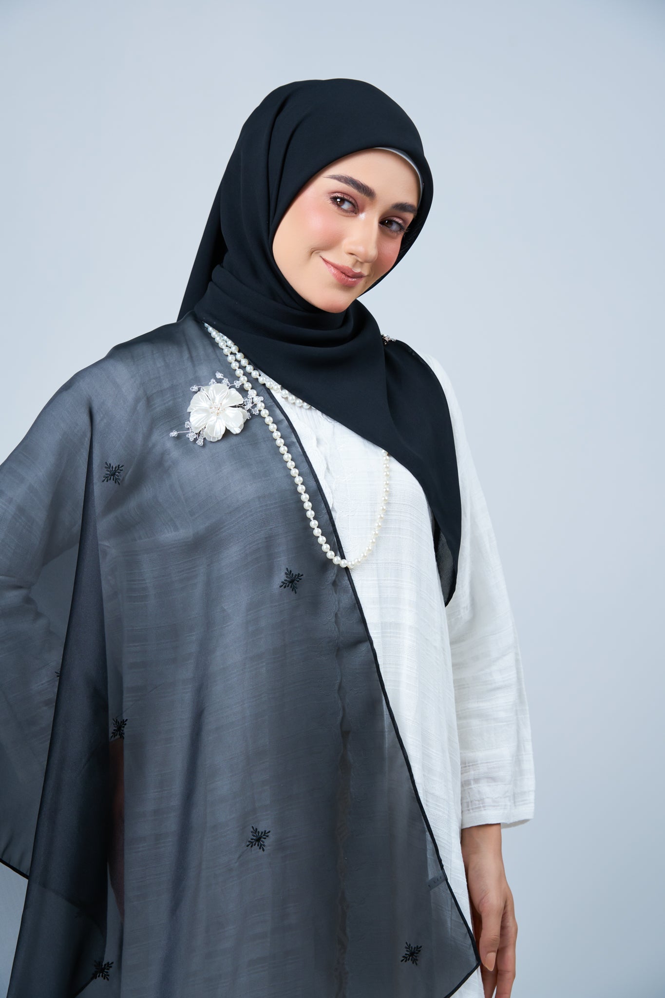 Selendang Rhea in Cempaka [Classic Black]