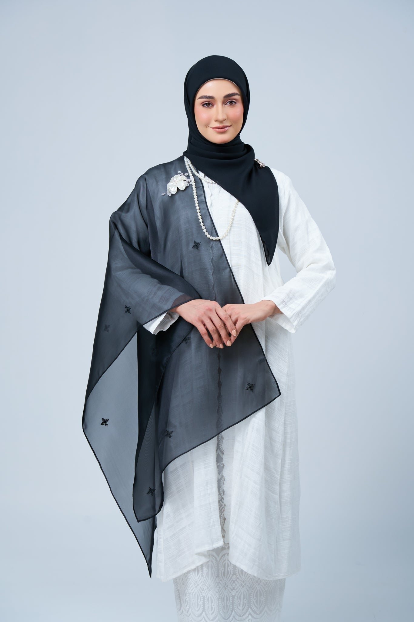 Selendang Rhea in Cempaka [Classic Black]