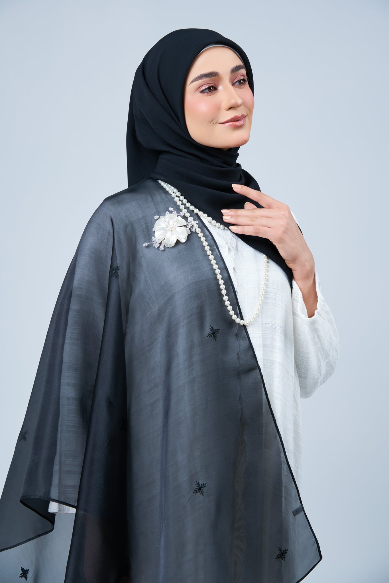 Selendang Rhea in Cempaka [Classic Black]