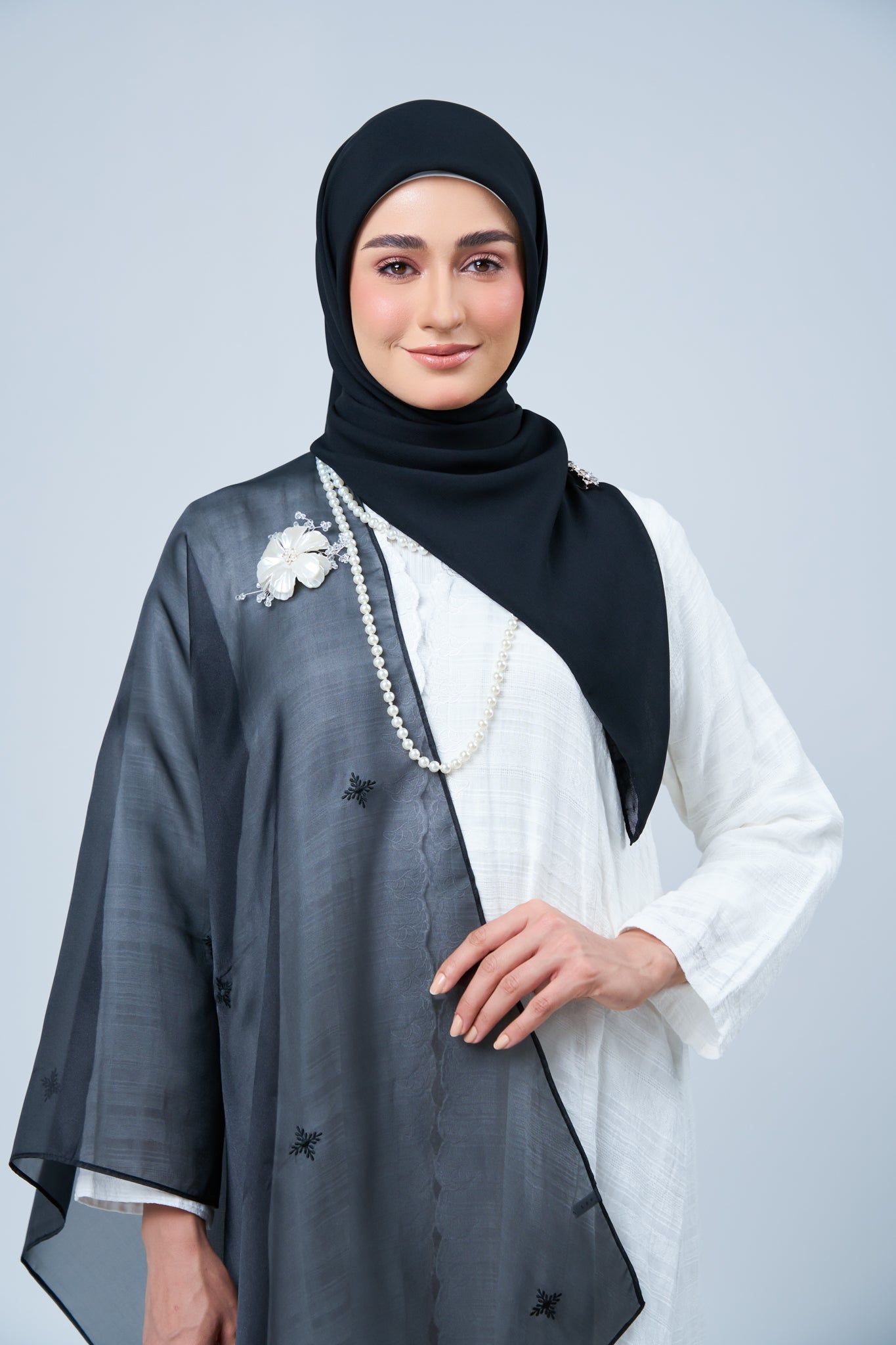 Selendang Rhea in Cempaka [Classic Black]