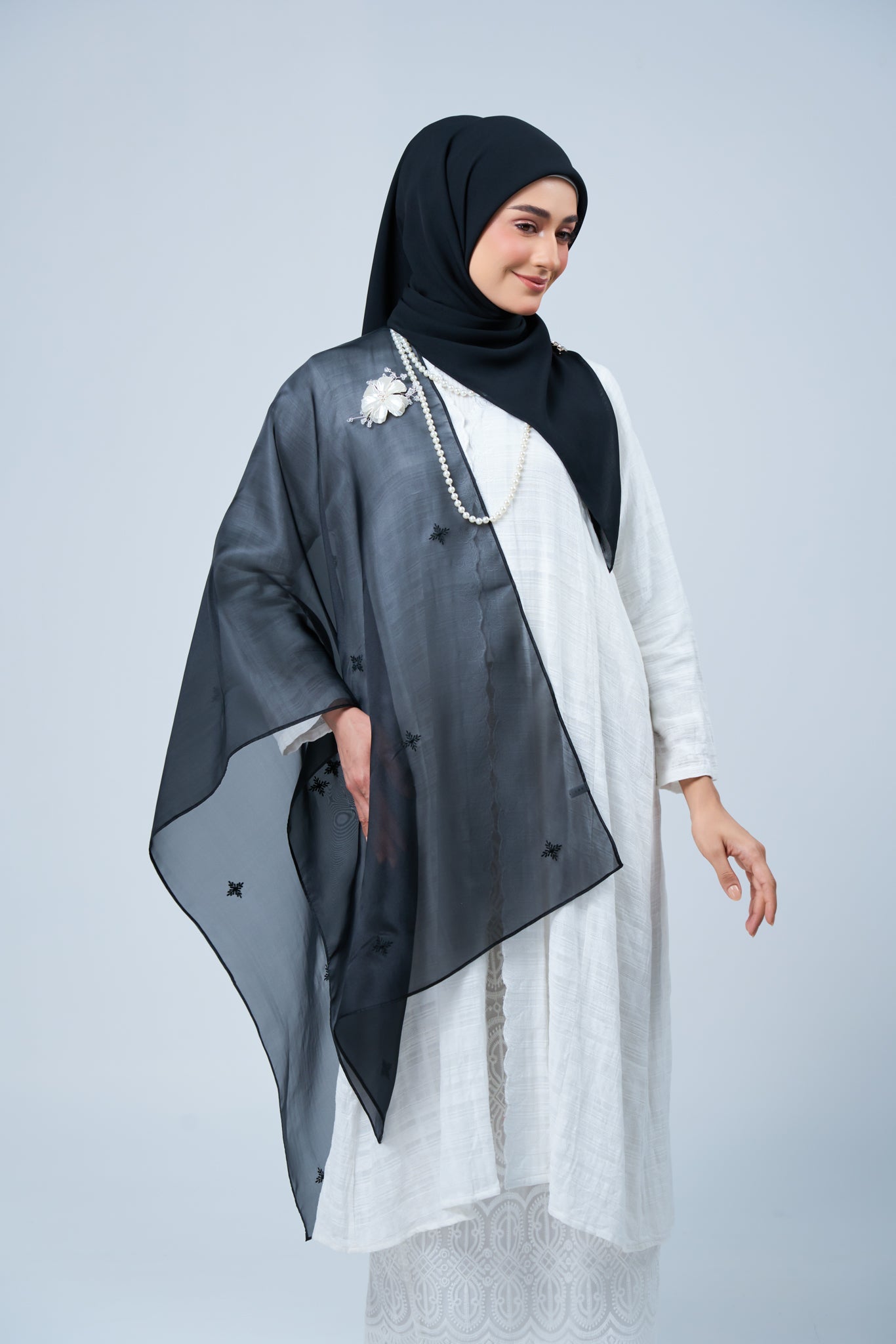 Selendang Rhea in Cempaka [Classic Black]