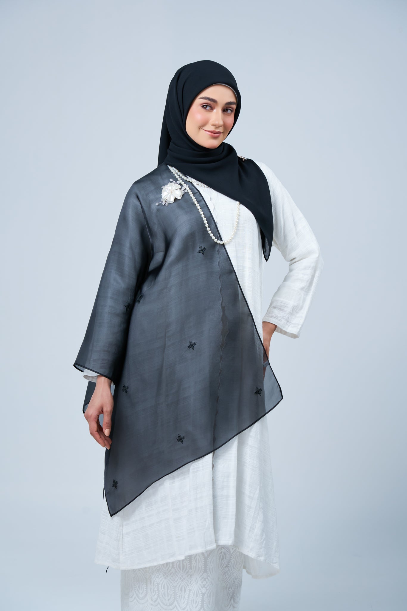 Selendang Rhea in Cempaka [Classic Black]