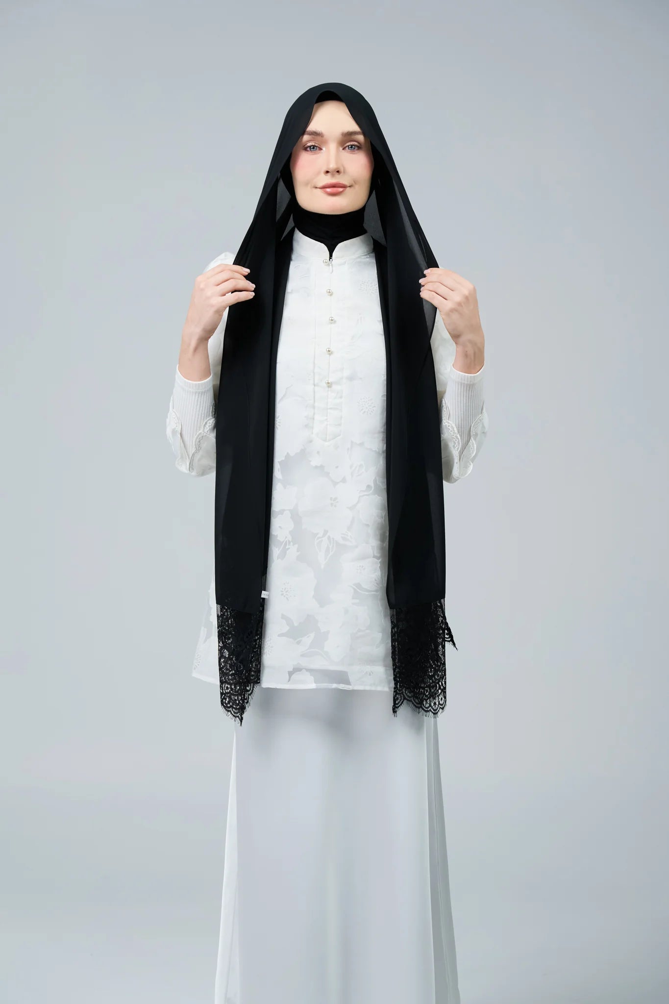 HoodX Lace in Classic Black