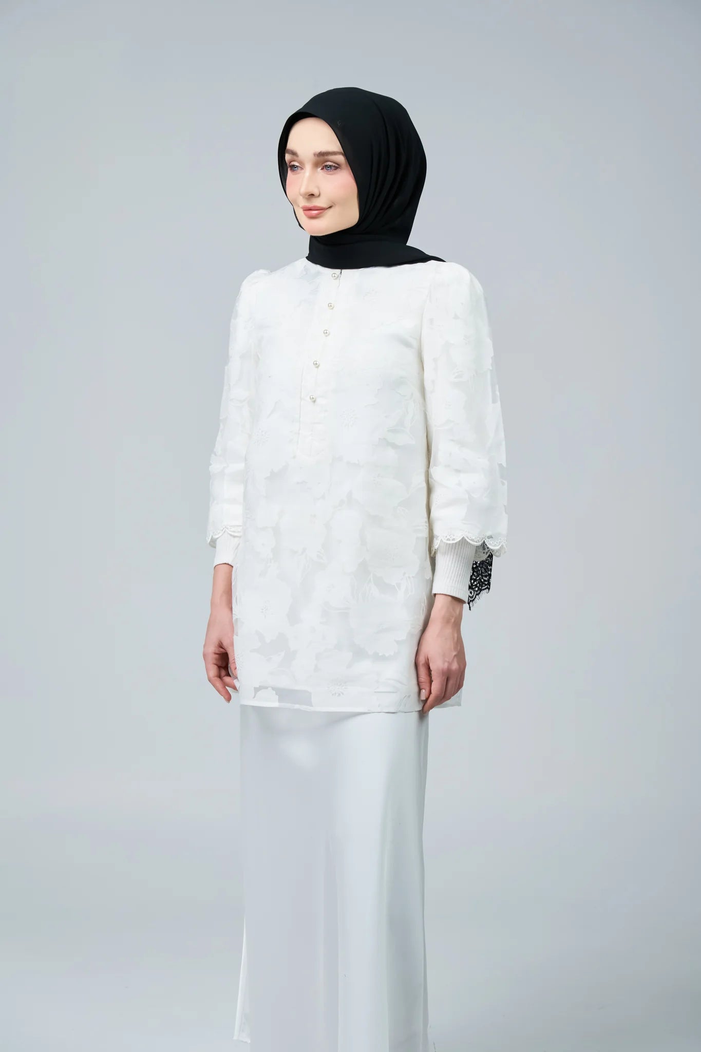 HoodX Lace in Classic Black