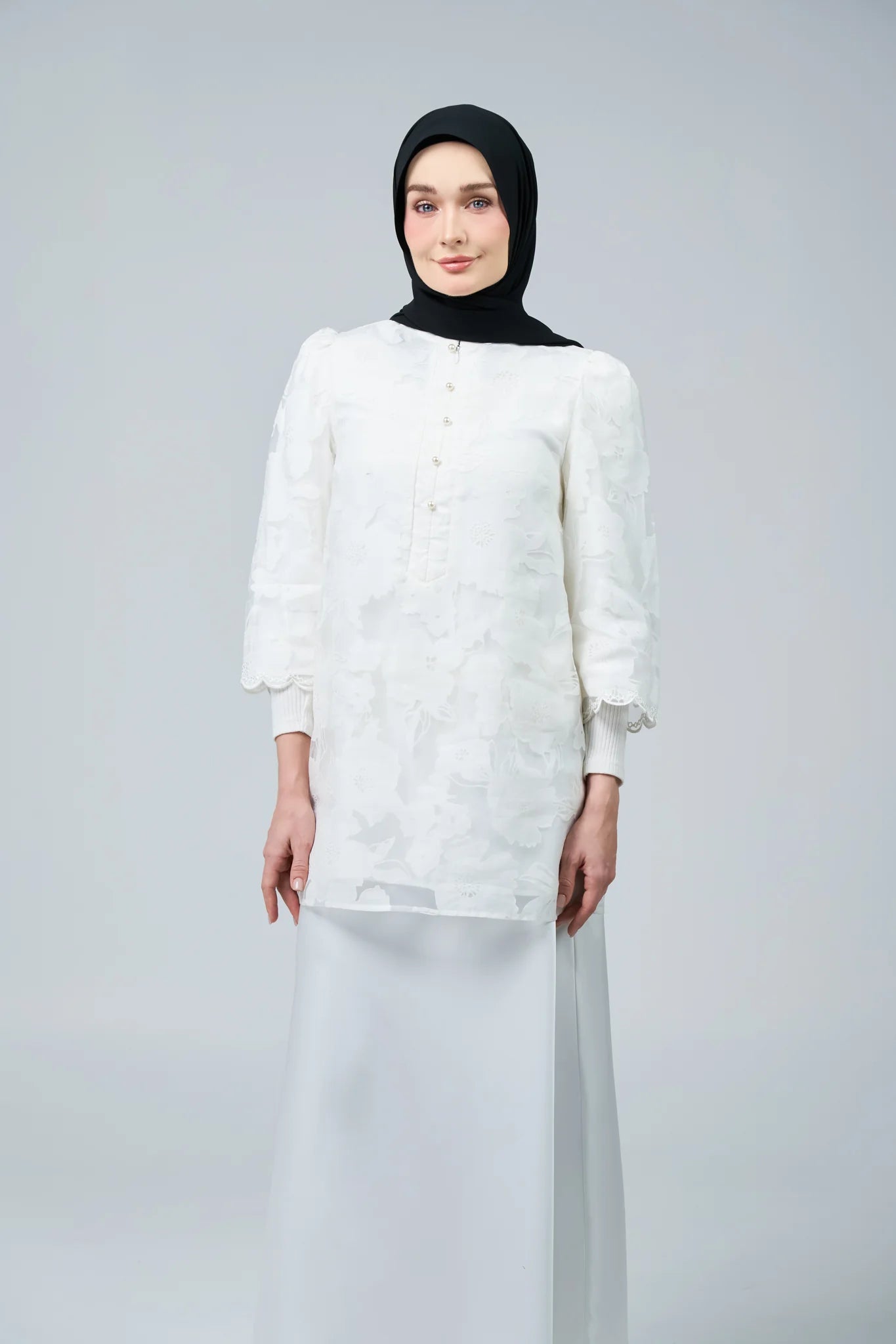 HoodX Lace in Classic Black