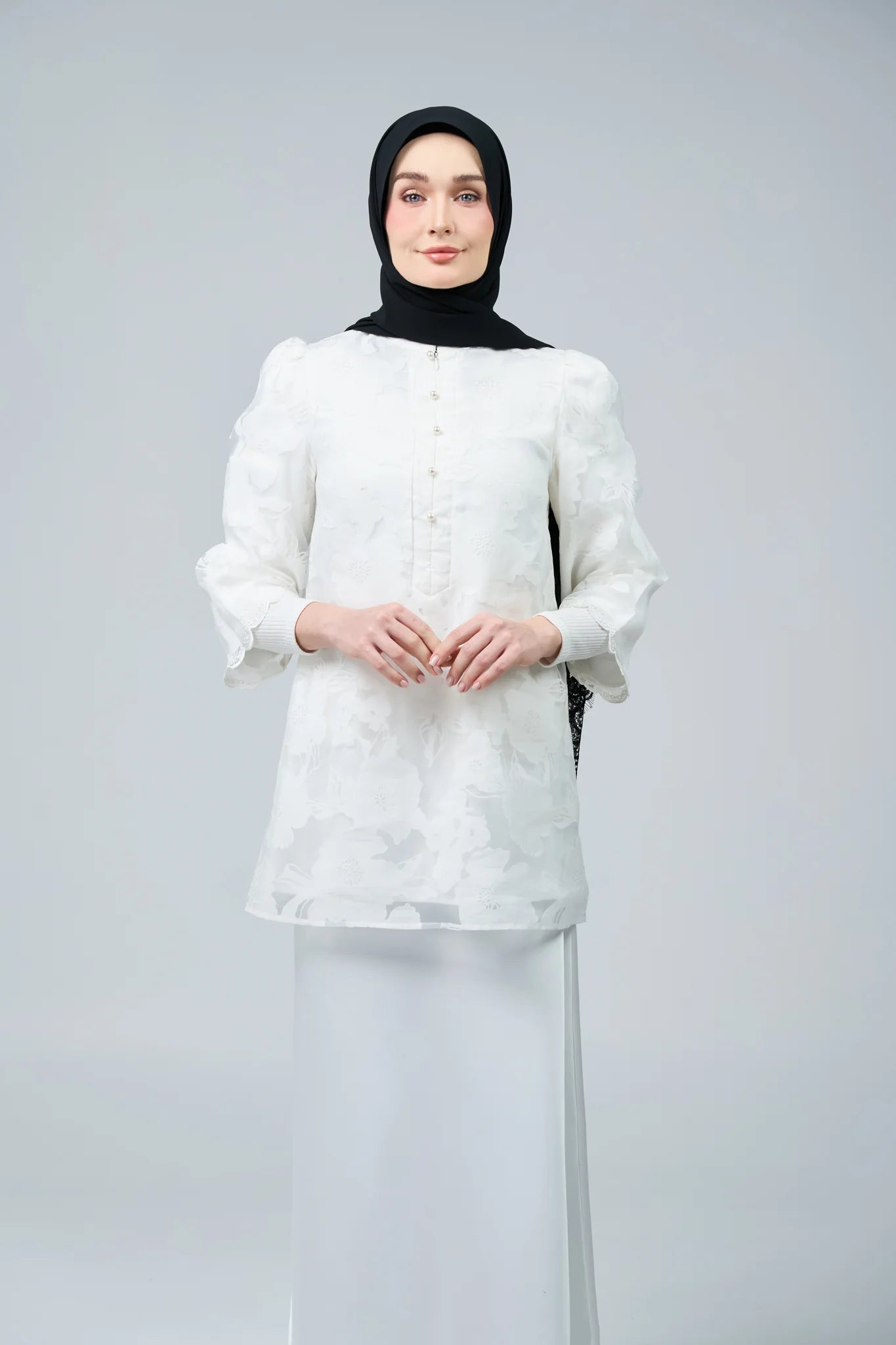 HoodX Lace in Classic Black