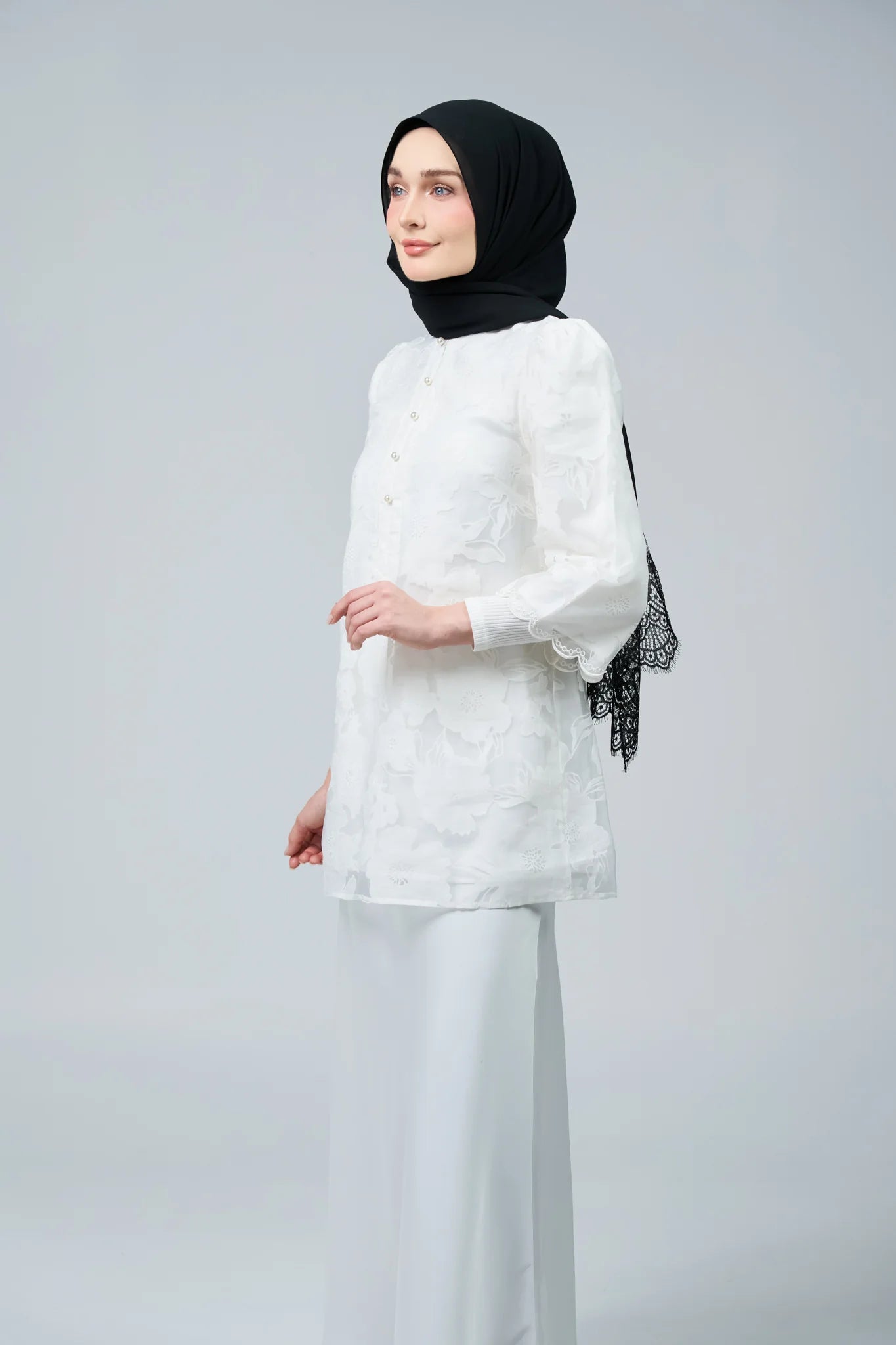 HoodX Lace in Classic Black