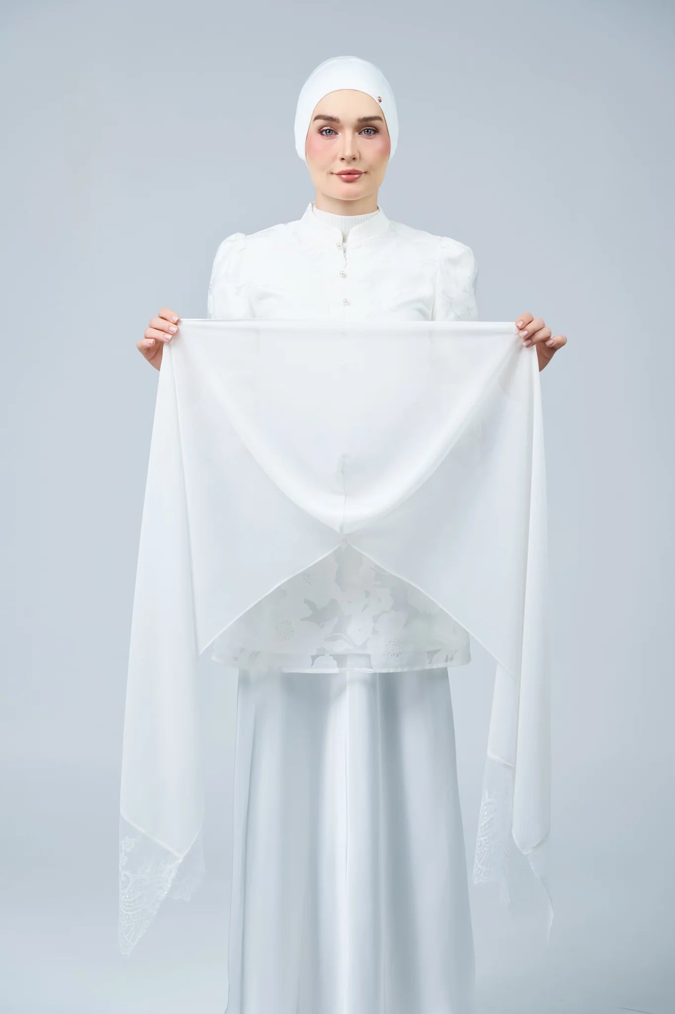 HoodX Lace in Pure White