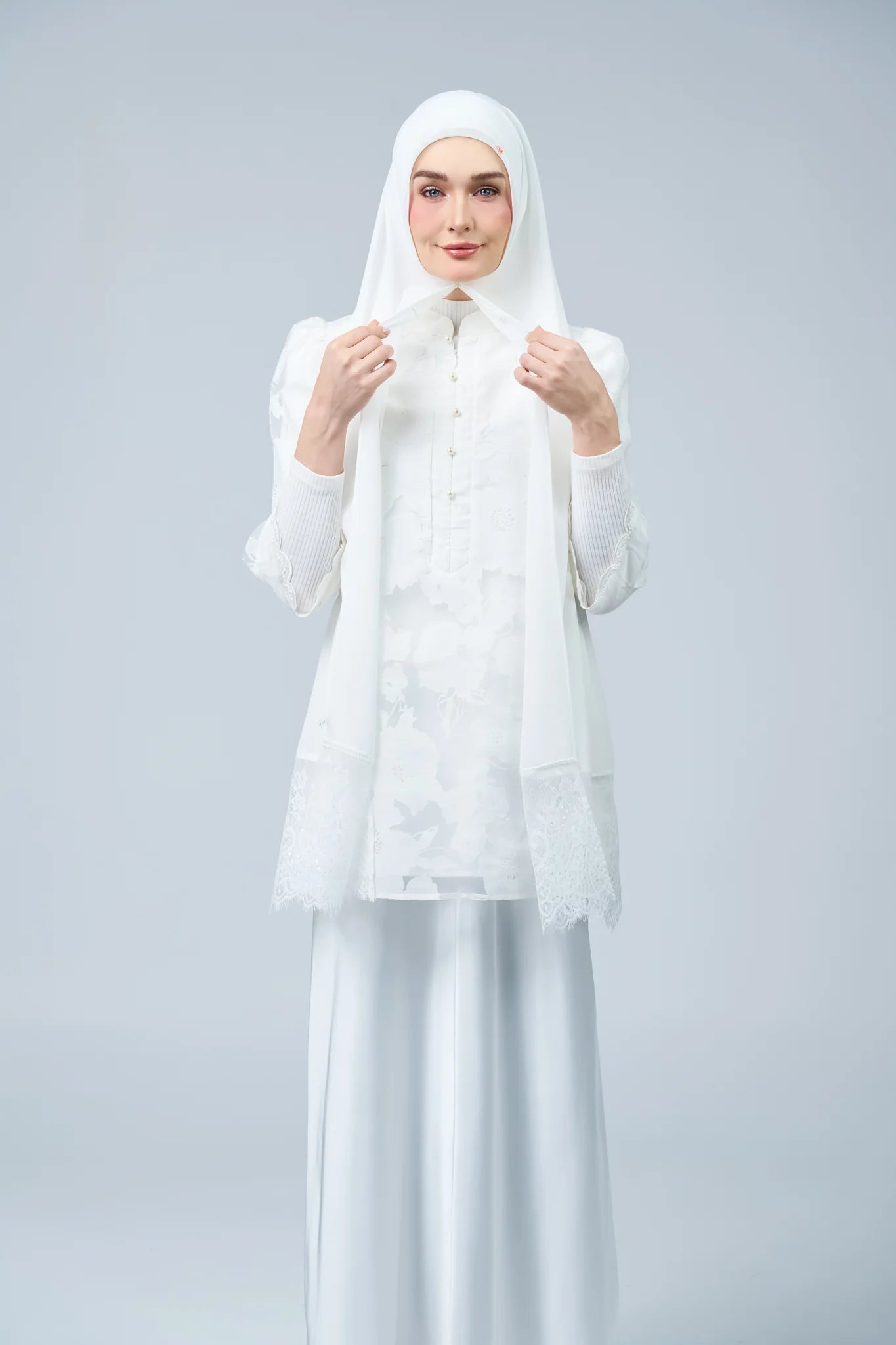 HoodX Lace in Pure White