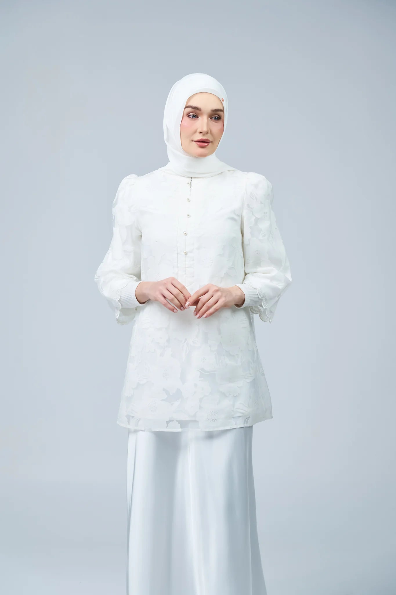 HoodX Lace in Pure White