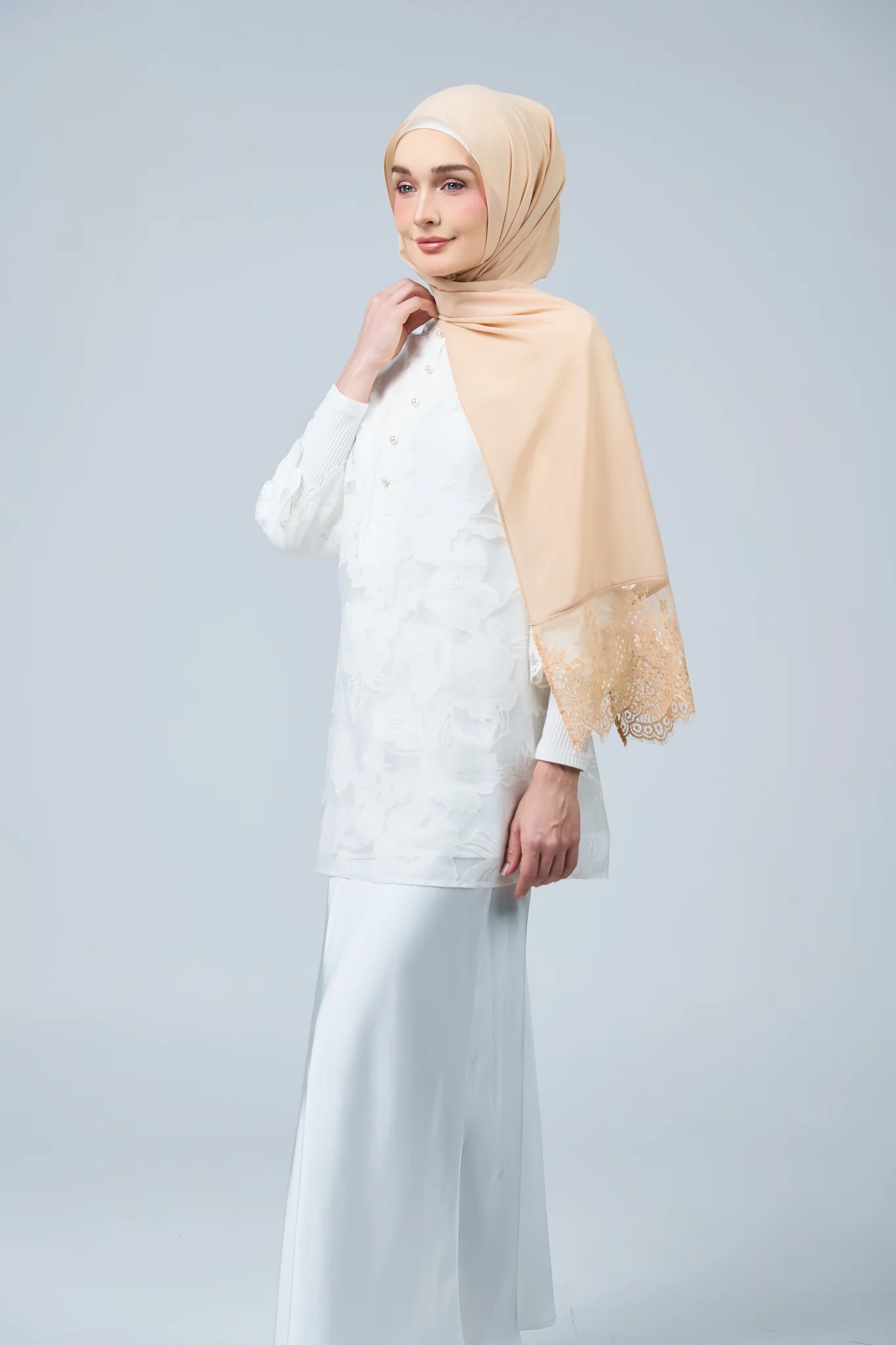 HoodX Lace in Warm Nude