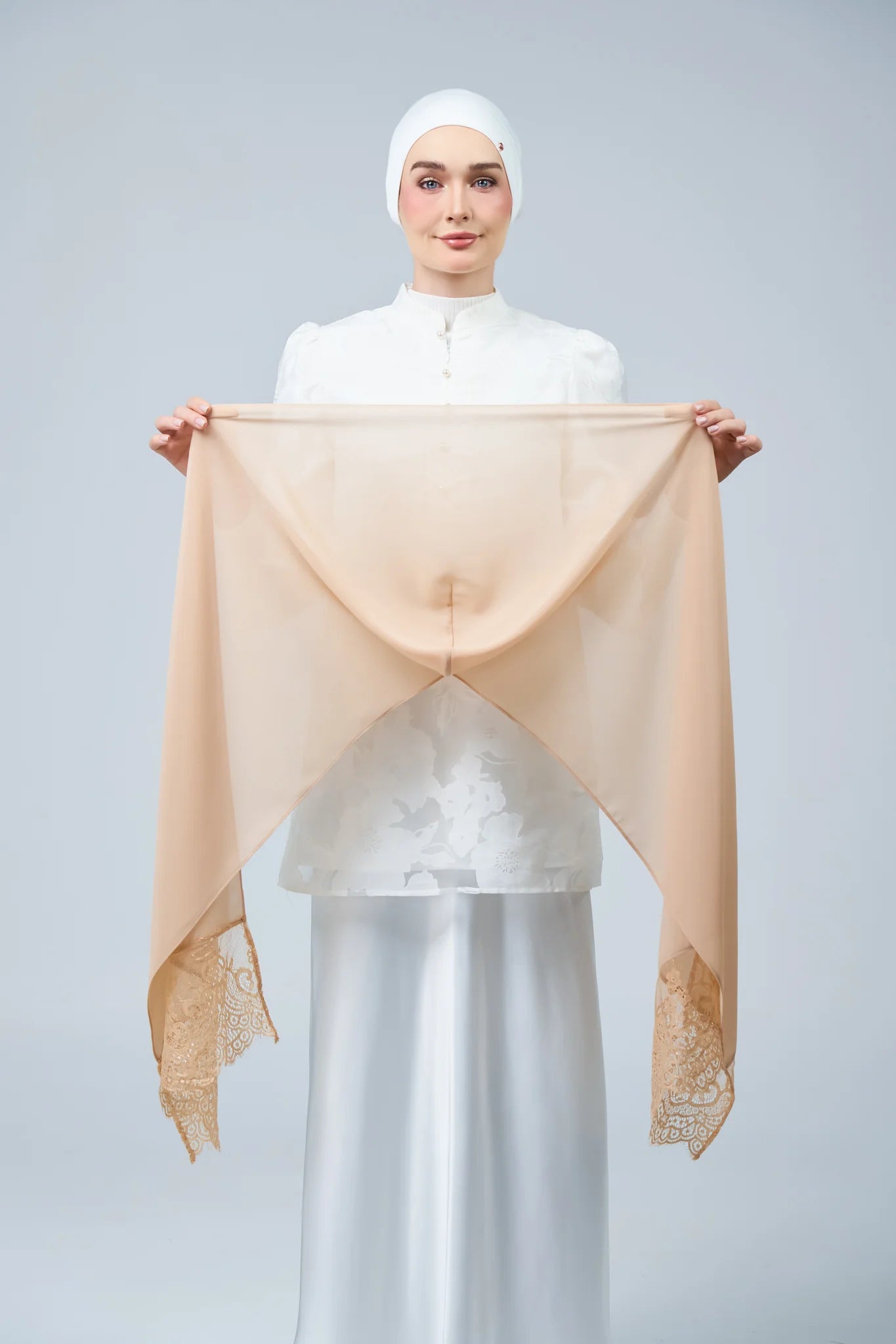 HoodX Lace in Warm Nude