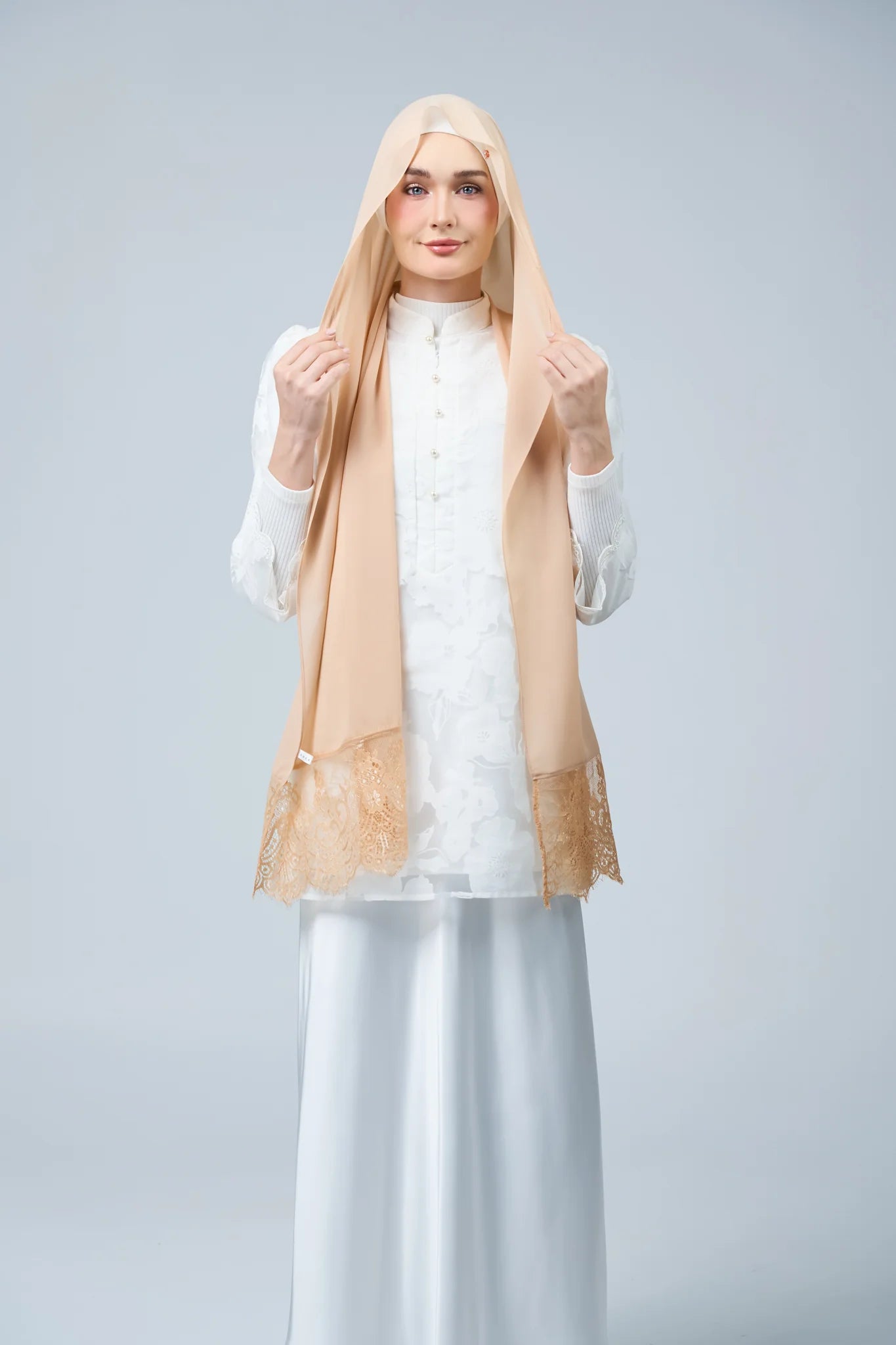 HoodX Lace in Warm Nude