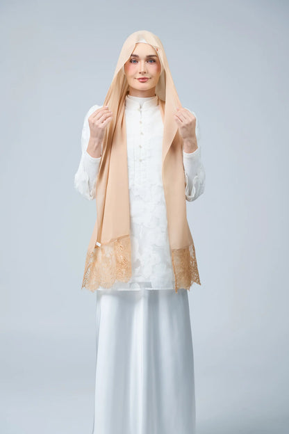 HoodX Lace in Warm Nude