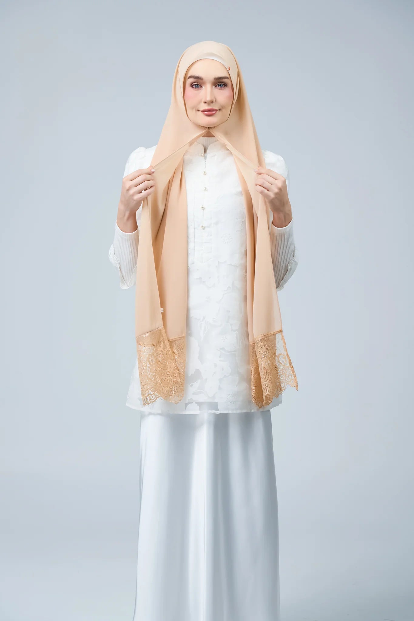 HoodX Lace in Warm Nude