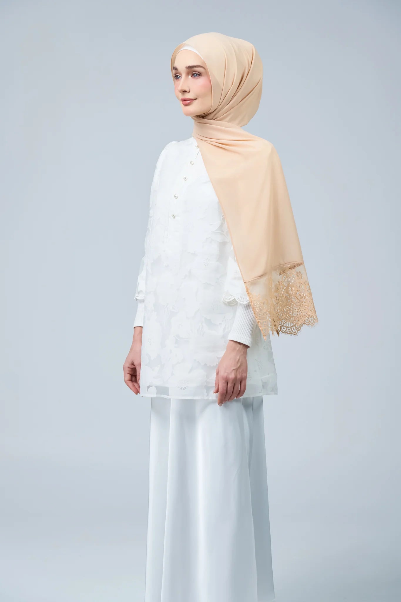 HoodX Lace in Warm Nude