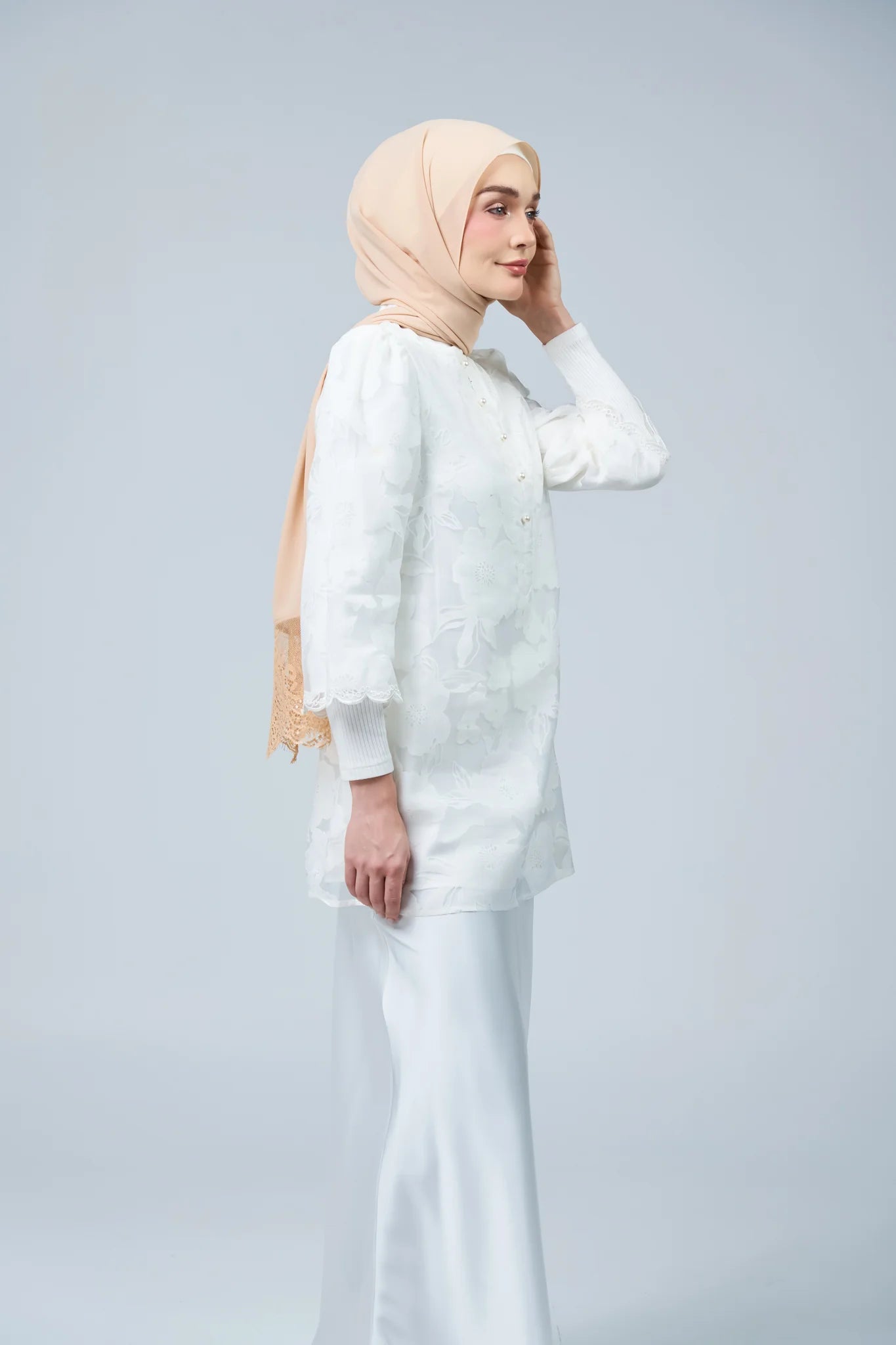 HoodX Lace in Warm Nude